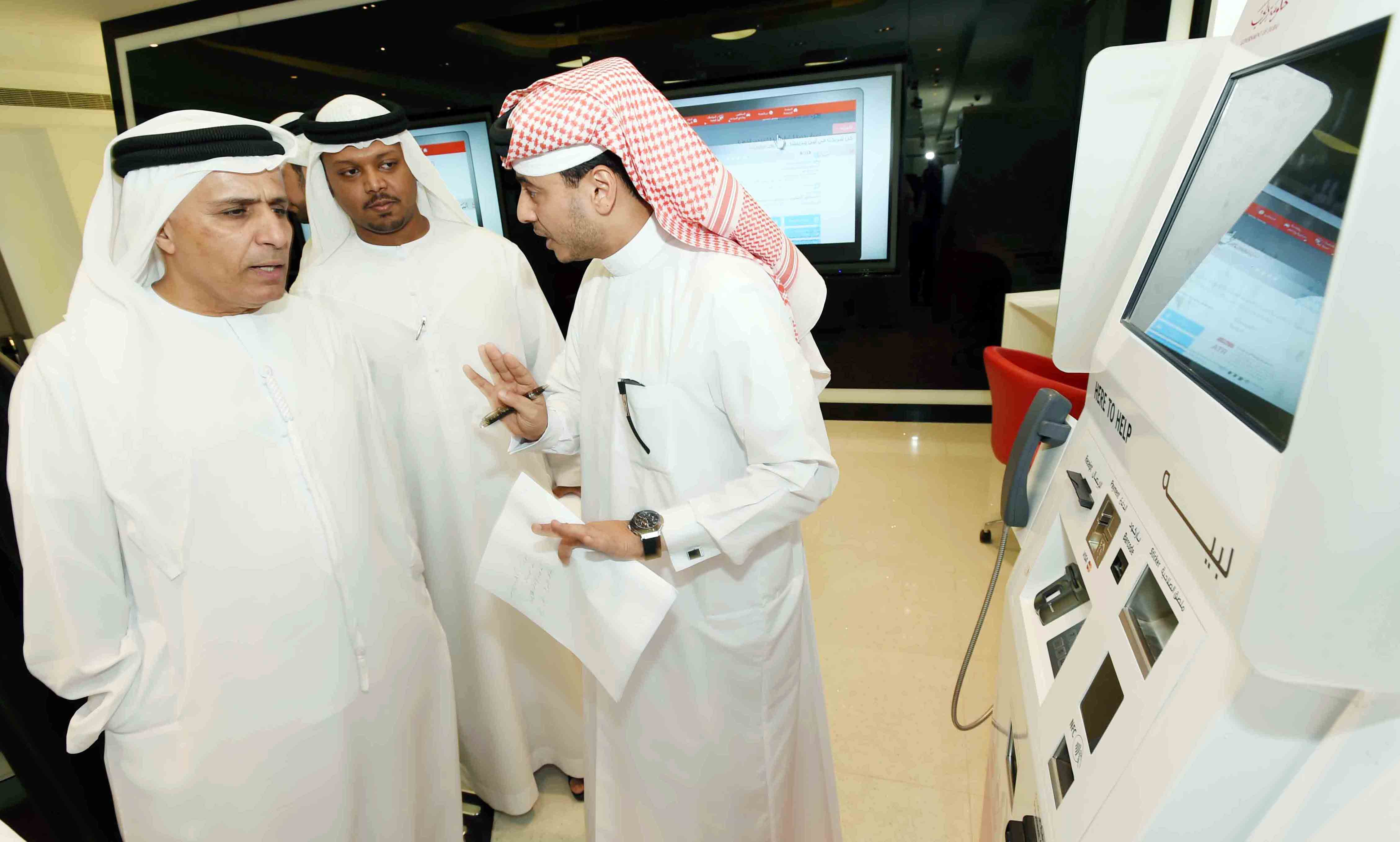 الطاير_يدشن_المركز_الذكي_لخدمة_المتعاملين_في_البرشاء