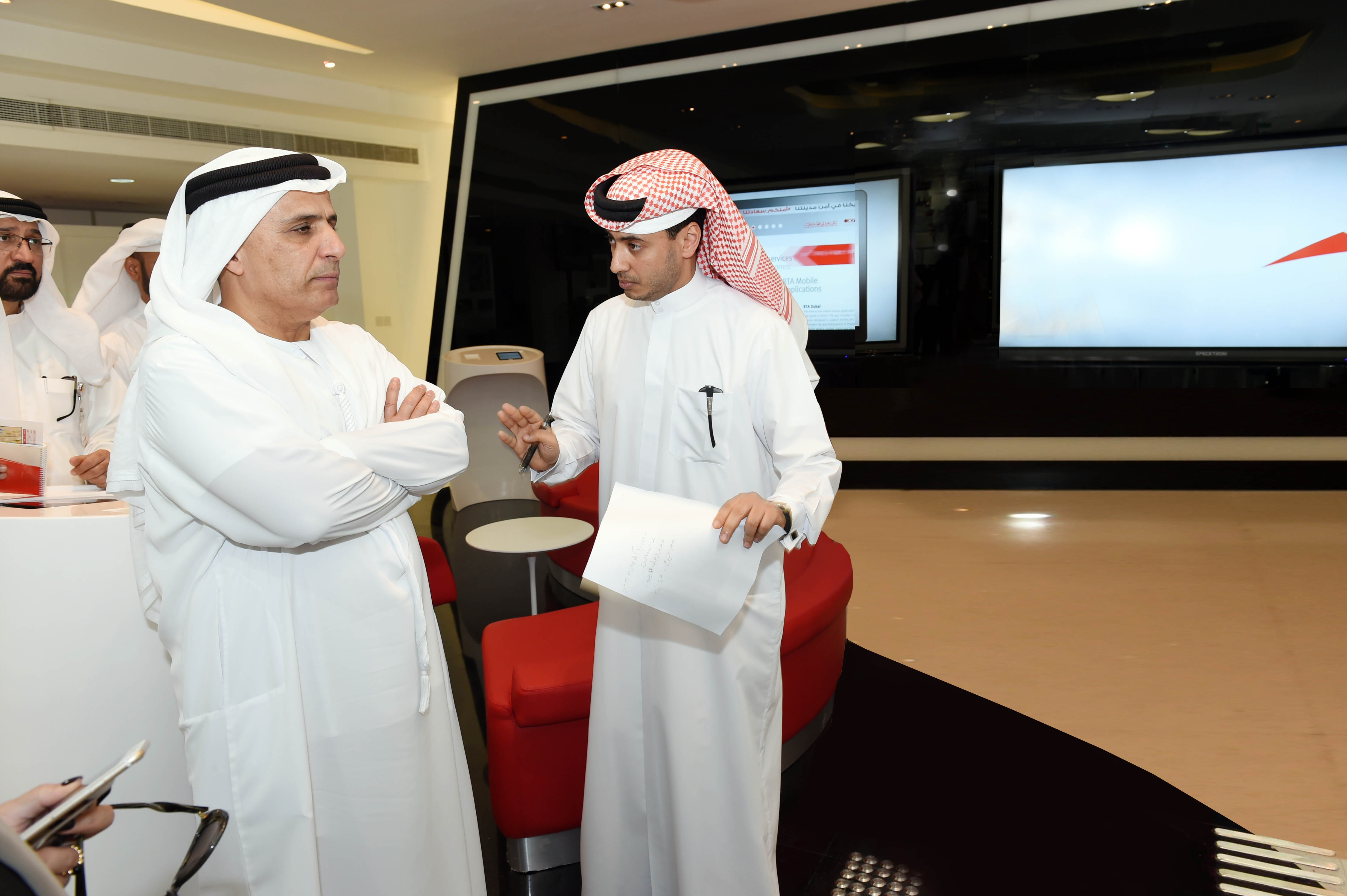 الطاير_يدشن_المركز_الذكي_لخدمة_المتعاملين_في_البرشاء